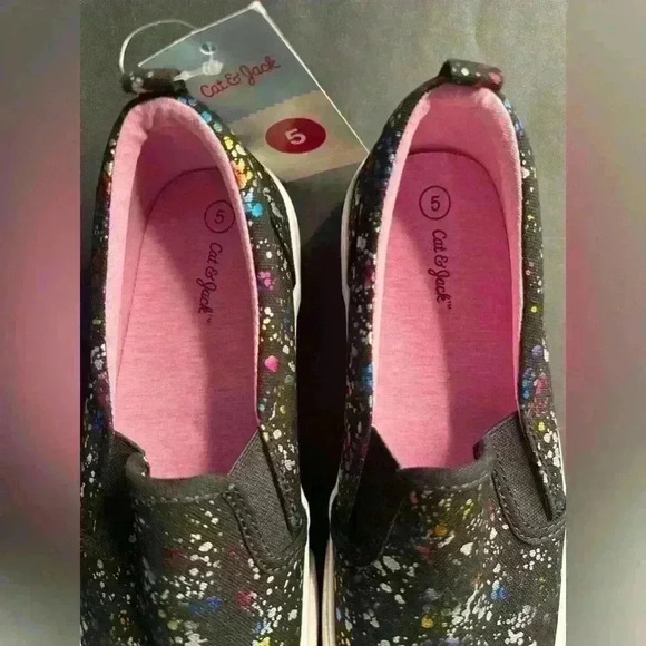 CAT & JACK GIRLS BLACK AND WHITE WITH PAINT SPLASH SLIP ON SHOES Size 5 - Picture 3 of 7
